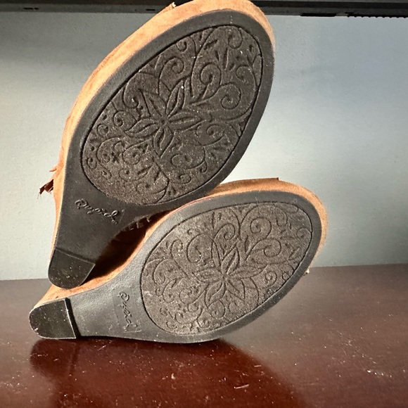 Qupid Wedge Sandals - Picture 6 of 7